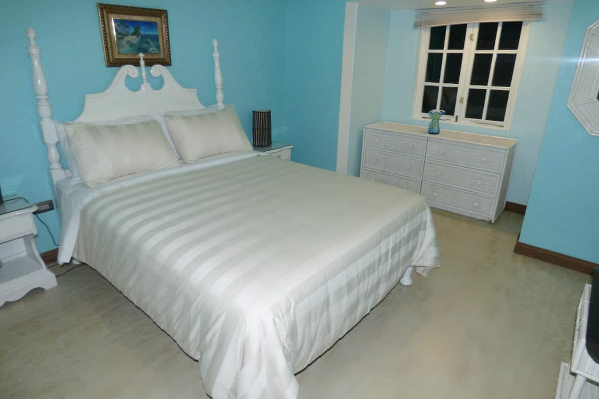 1 bedroom, premium bedding, in-room safe, desk