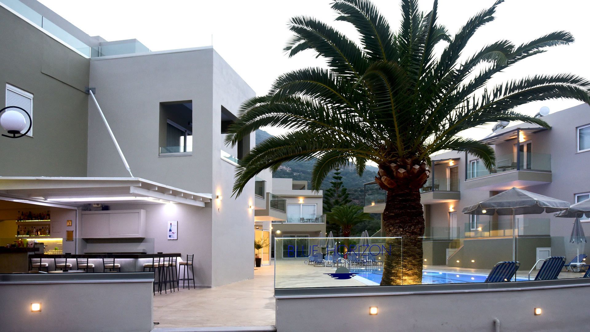 Bar en bord de piscine