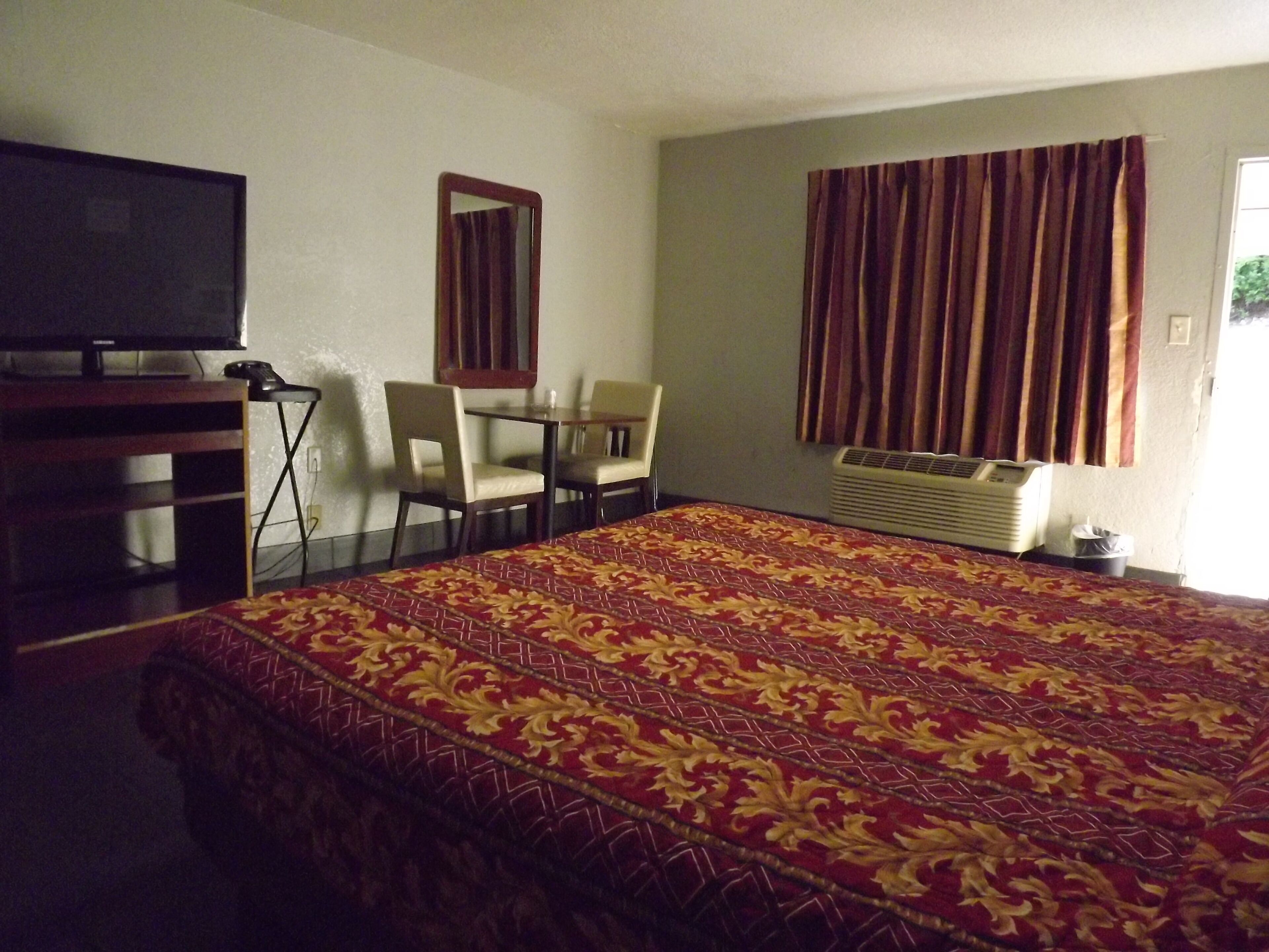 Desk, free WiFi, bed sheets
