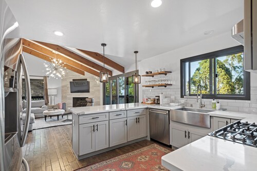 Marbella Lane 3BR Penthouse Executive Suite SFO