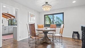 Rumah (3 Bedrooms) | Makan di kamar