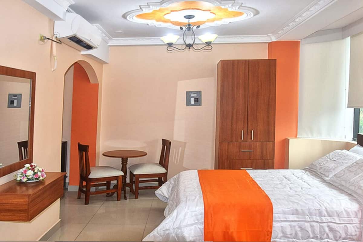1 bedroom, premium bedding, minibar, in-room safe