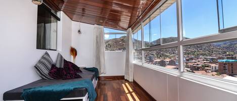 3 dormitorios, edredones de plumas, tabla de planchar con plancha