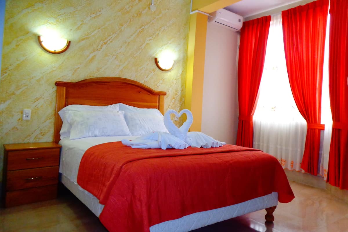 Deluxe Room, 1 Bedroom, River View | Hypo-allergenic bedding, in-room safe, desk, laptop workspace