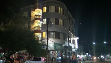 Façade de lâhĂ©bergement - soirĂ©e/nuit