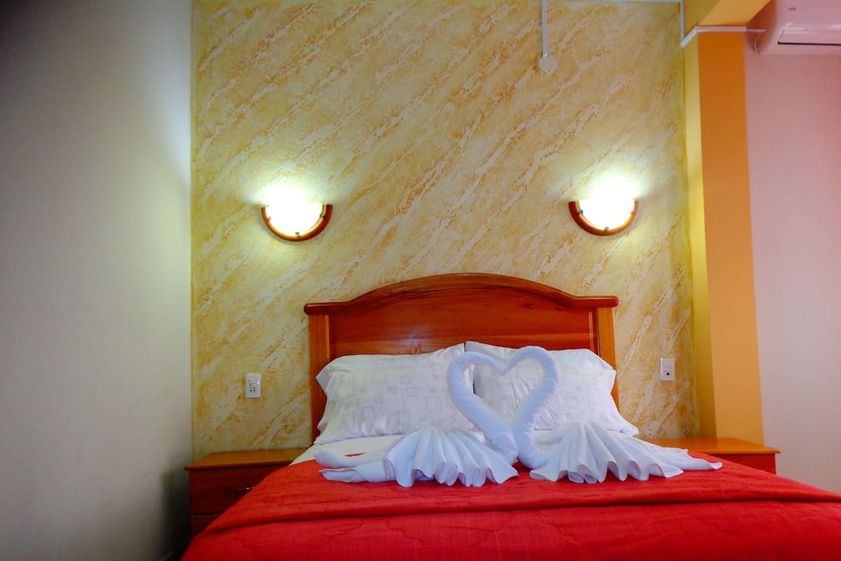 Deluxe Room, 1 Bedroom | Hypo-allergenic bedding, in-room safe, desk, laptop workspace