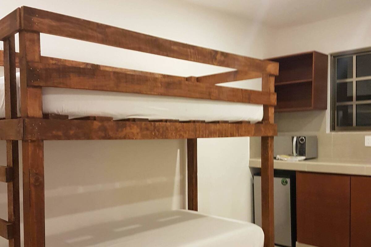 Minibar, free WiFi, bed sheets