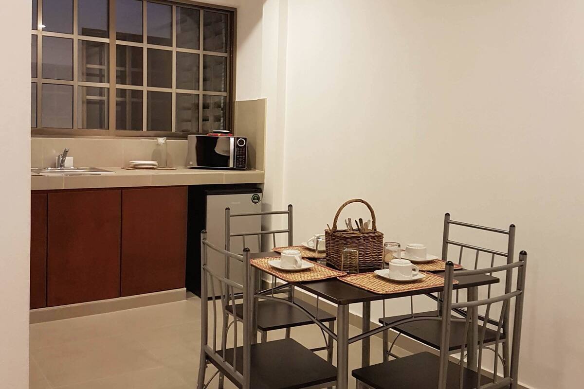 Minibar, free WiFi, bed sheets