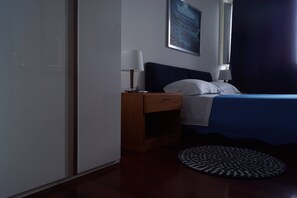Memory-foam beds, desk, free WiFi, bed sheets