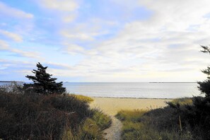 Beach nearby, sun-loungers, beach towels