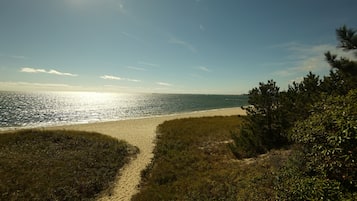 NĂ€ra stranden, solstolar och strandhanddukar