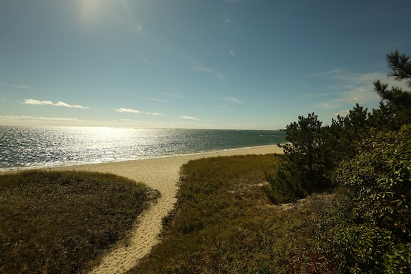 Beach nearby, sun-loungers, beach towels