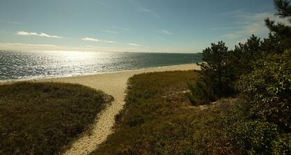 New, dog-friendly 5-bed home. Steps to Keyes Beach, Main Street, and Harbor!