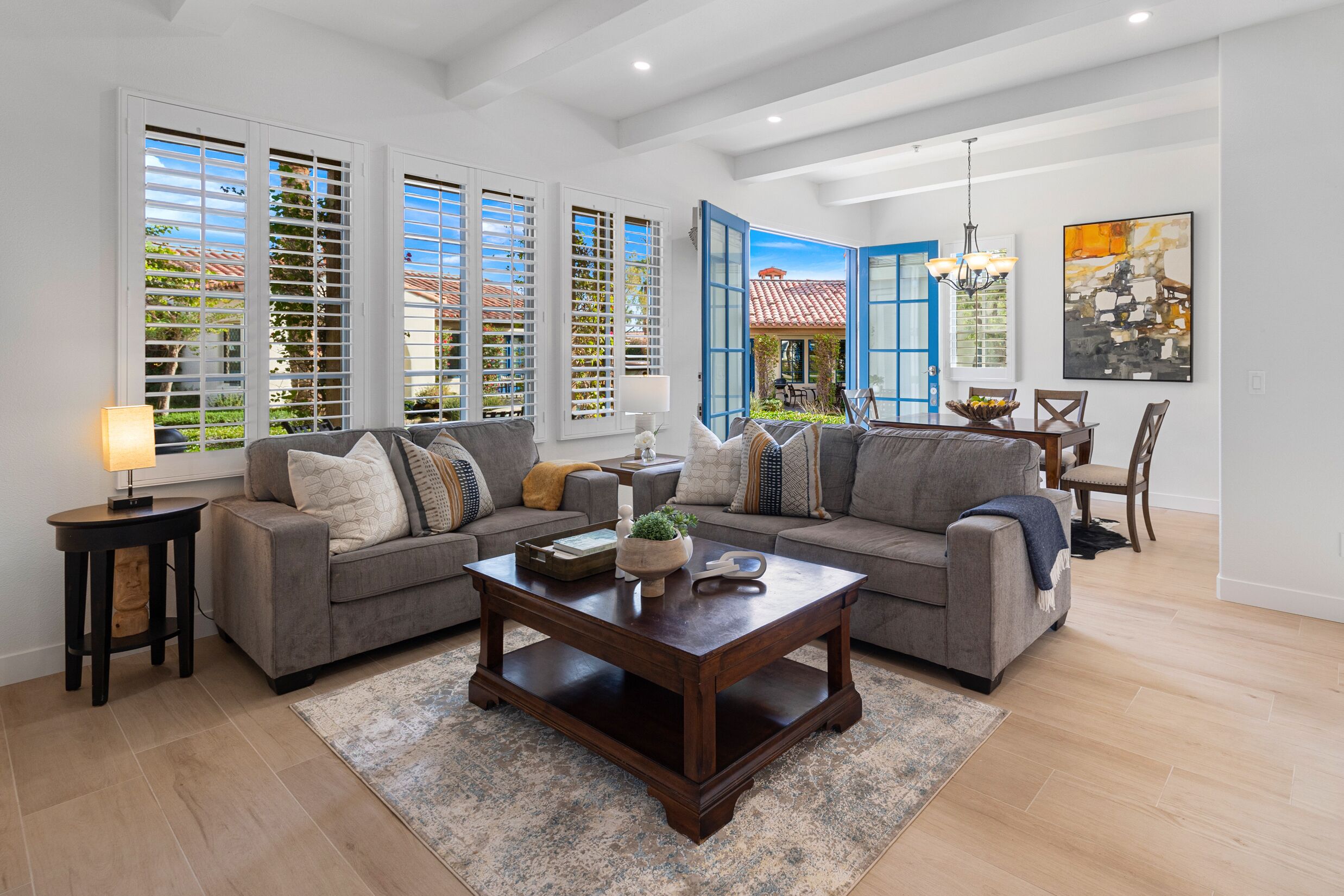 TV, fireplace, Netflix, Hulu