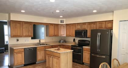 Magnificent & Spacious Condo for All of Your PSU Vacations 4.5 Miles from Campus