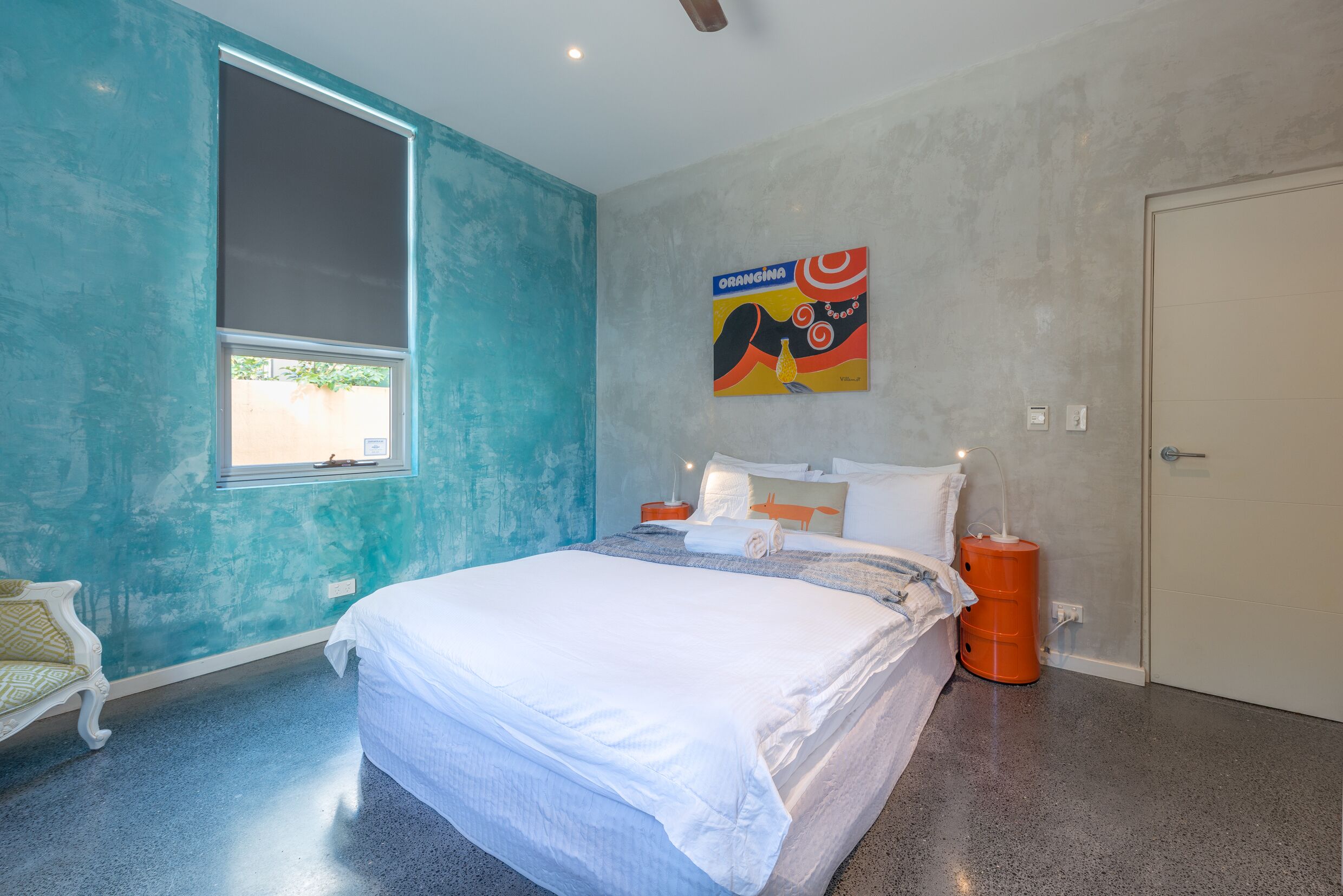 Designer house in quiet street on city doorstep — image 16