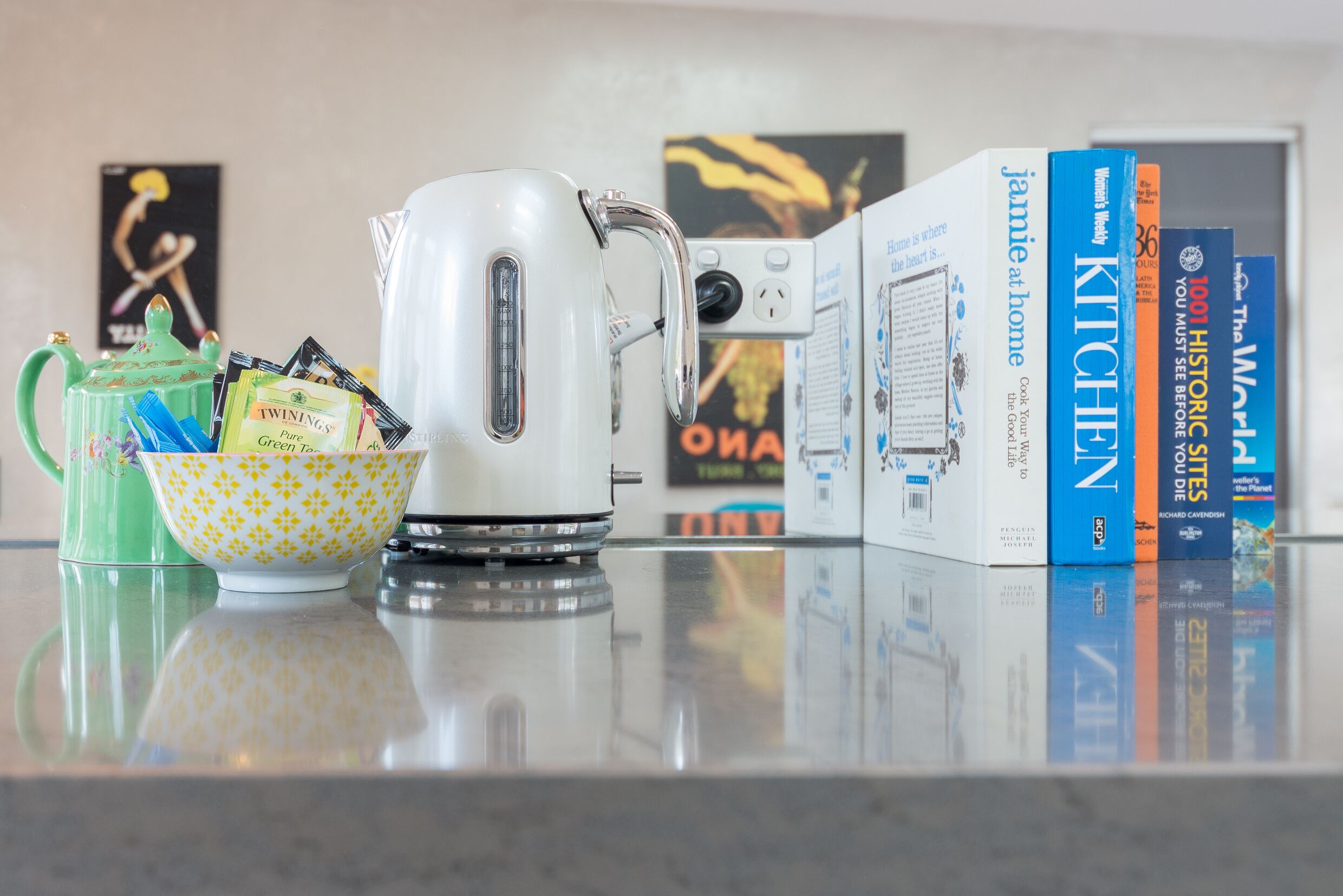 Designer house in quiet street on city doorstep — image 4