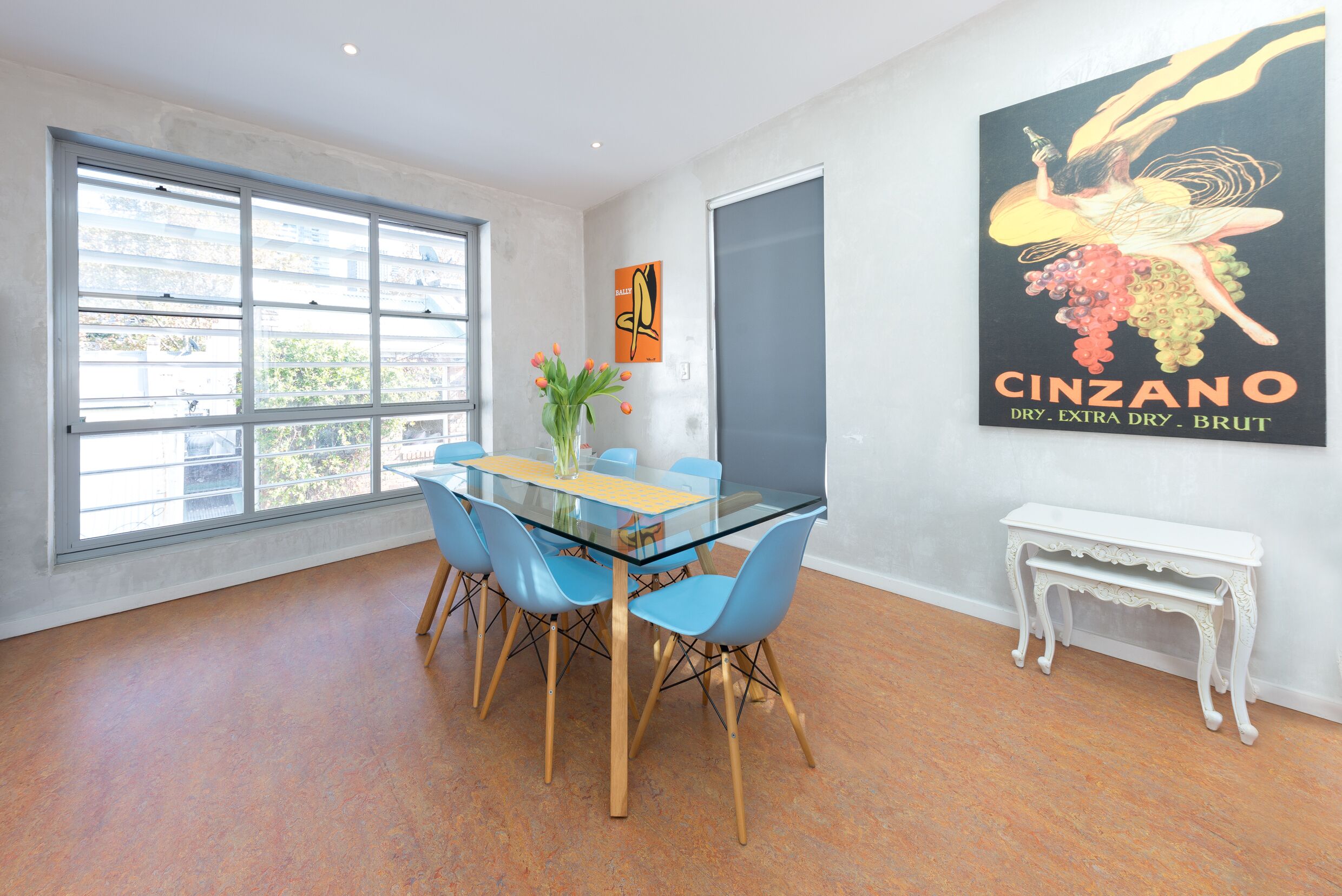 Designer house in quiet street on city doorstep — image 5