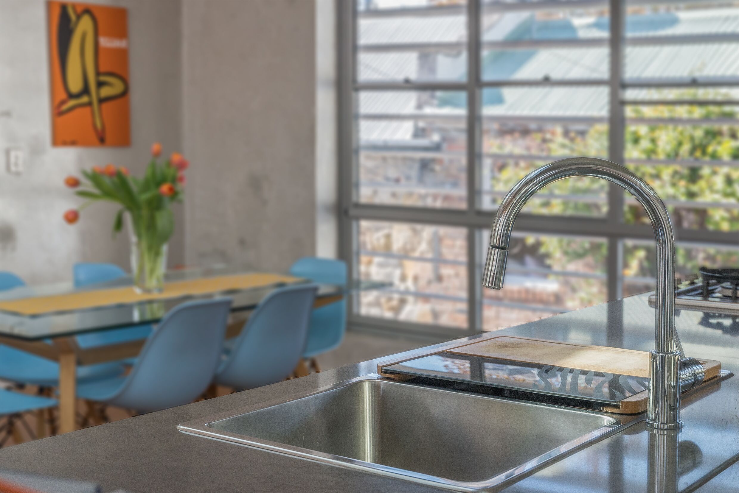 Designer house in quiet street on city doorstep — image 6