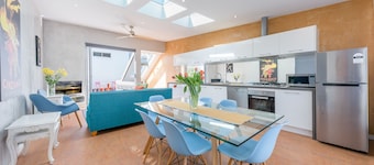 Designer house in quiet street on city doorstep