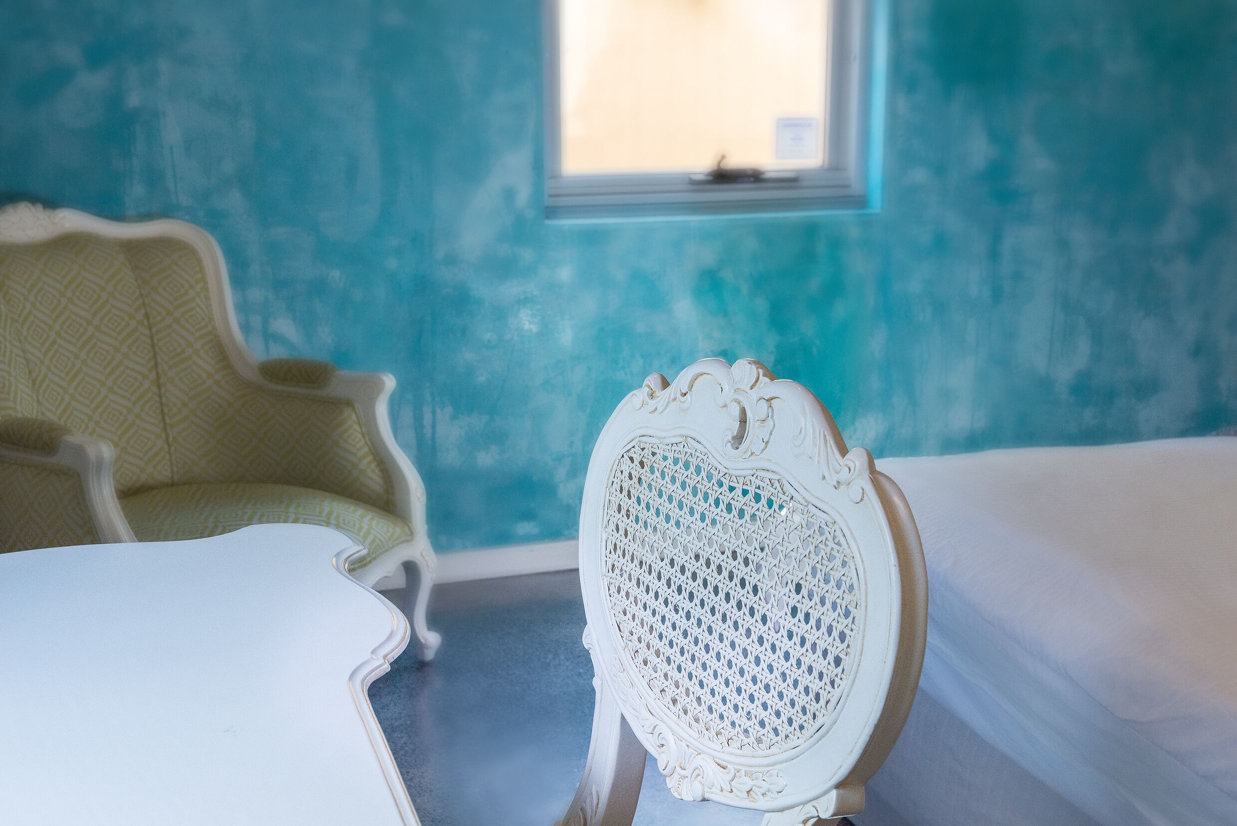 Designer house in quiet street on city doorstep — image 17