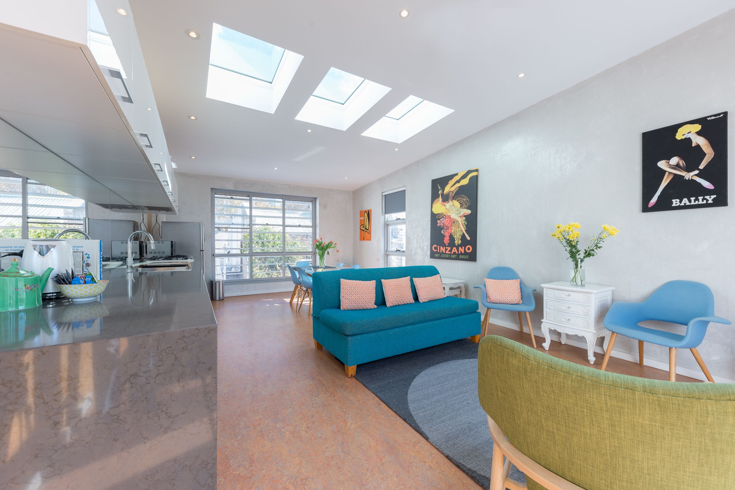 Designer house in quiet street on city doorstep — image 2