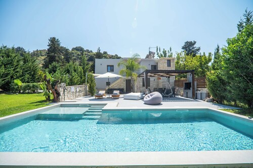 NOUVEAU! Maison en pierre Renaissance moderne à Chania Vryses - Première location