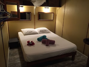 1 dormitorio, tabla de planchar con plancha, Internet y ropa de cama