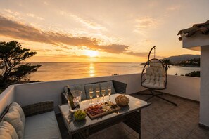 Terrace/patio - Amazing sunset from the pool, 30 meters from the sea! (Torre Delle Stelle)