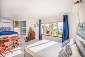 4 chambres, coffre-fort, fer et planche à repasser, lit de bébé portatif