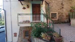 Exterior detail - house in the historic village in the Tuscan hills (Chianni)