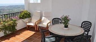 Attractive Penthouse Apartment with the most fabulous uninterupted views.