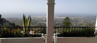  Attractive Penthouse Apartment with the most fabulous uninterupted views.