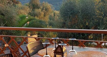 Brandneues Panorama-Penthouse mit Klima und Parkplatz