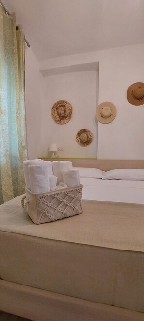 1 bedroom, iron/ironing board, free WiFi, bed sheets - brand new panoramic penthouse with climate and parking space (Peschici)