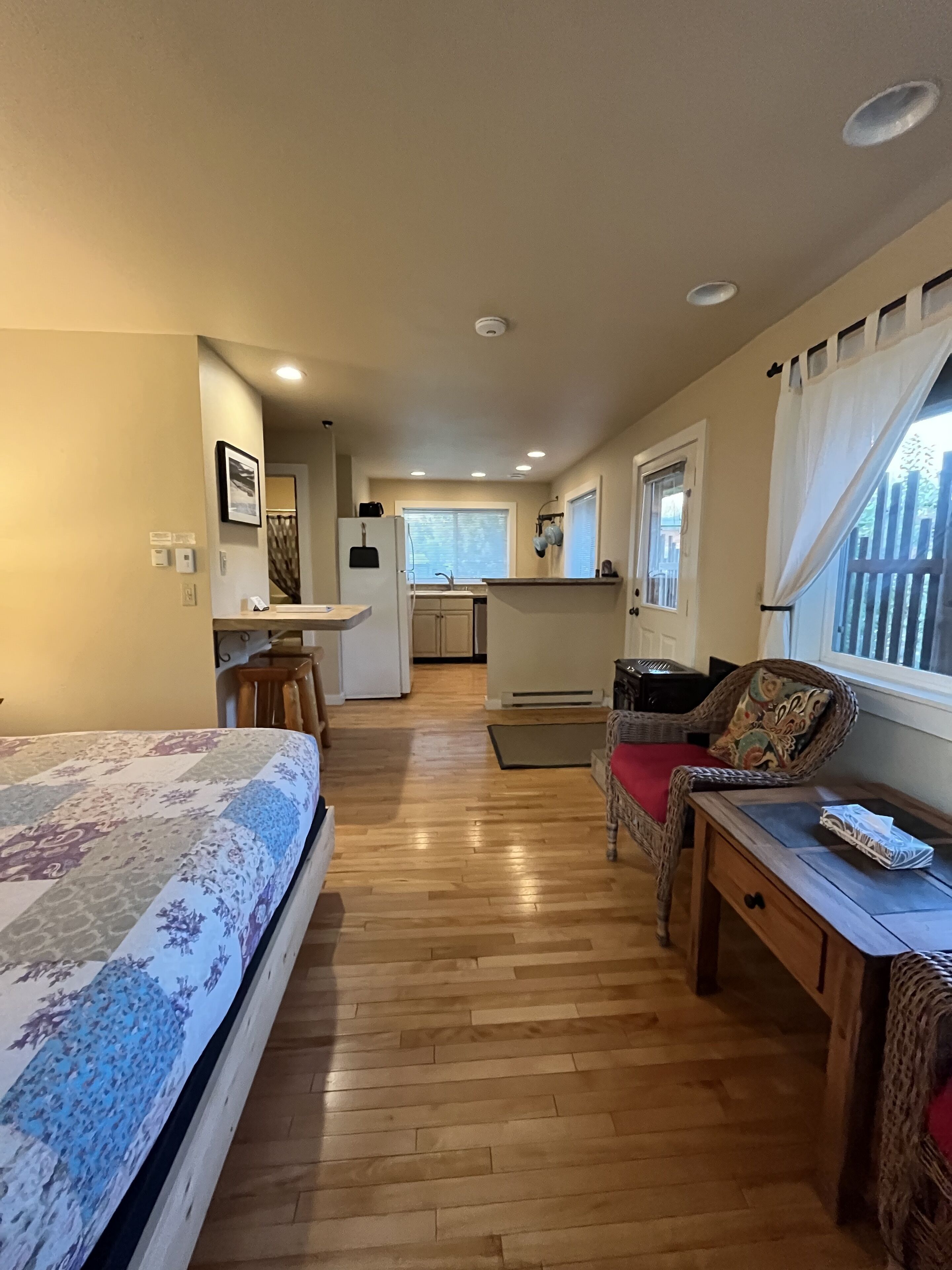 Kamar Deluks, 1 Tempat Tidur Queen, dapur, pemandangan sungai | 1 kamar tidur, seprai premium, dan didekorasi berbeda-beda