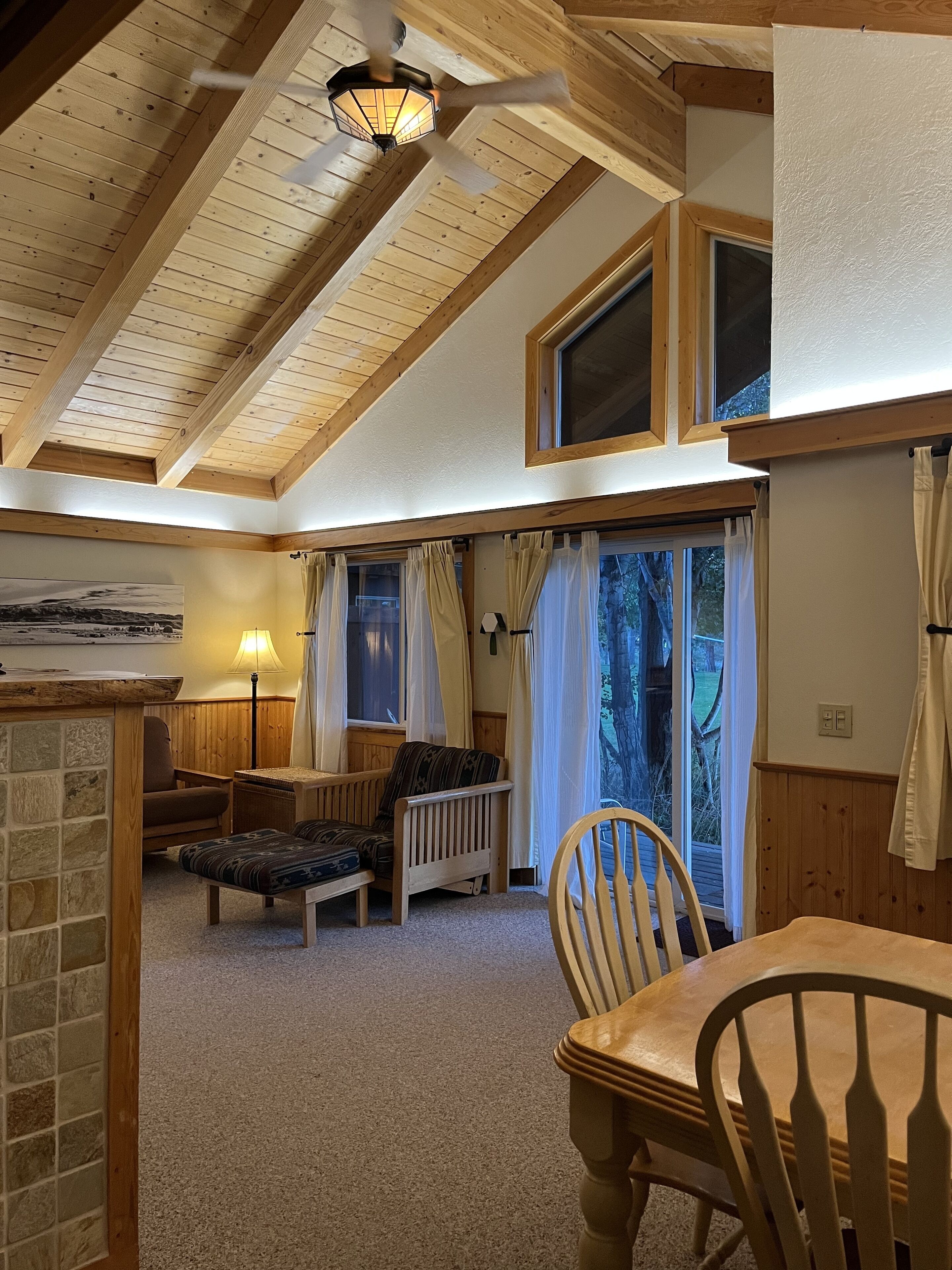 디럭스 캐빈, 침실 1개, 수영장 이용, 강 전망 (Riverside Single) | 거실 공간