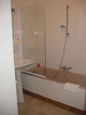 Bathtub, towels - Mansion - Pécy (Pécy)