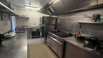 雪櫃、微波爐、焗爐、爐具