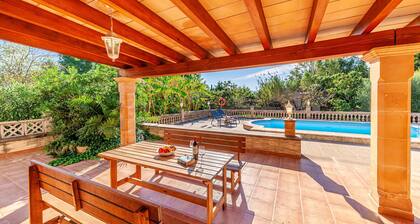 Villa Faisan for four people with pool and BBQ