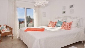 3 slaapkamers, een strijkplank/strijkijzer, wifi, beddengoed