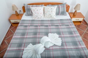 4 bedrooms, iron/ironing board, travel cot, free WiFi