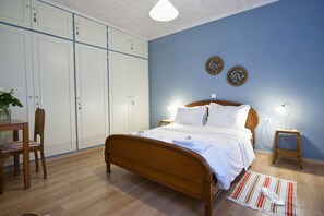2 bedrooms, iron/ironing board, WiFi