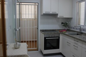 Fridge, microwave, oven, coffee/tea maker