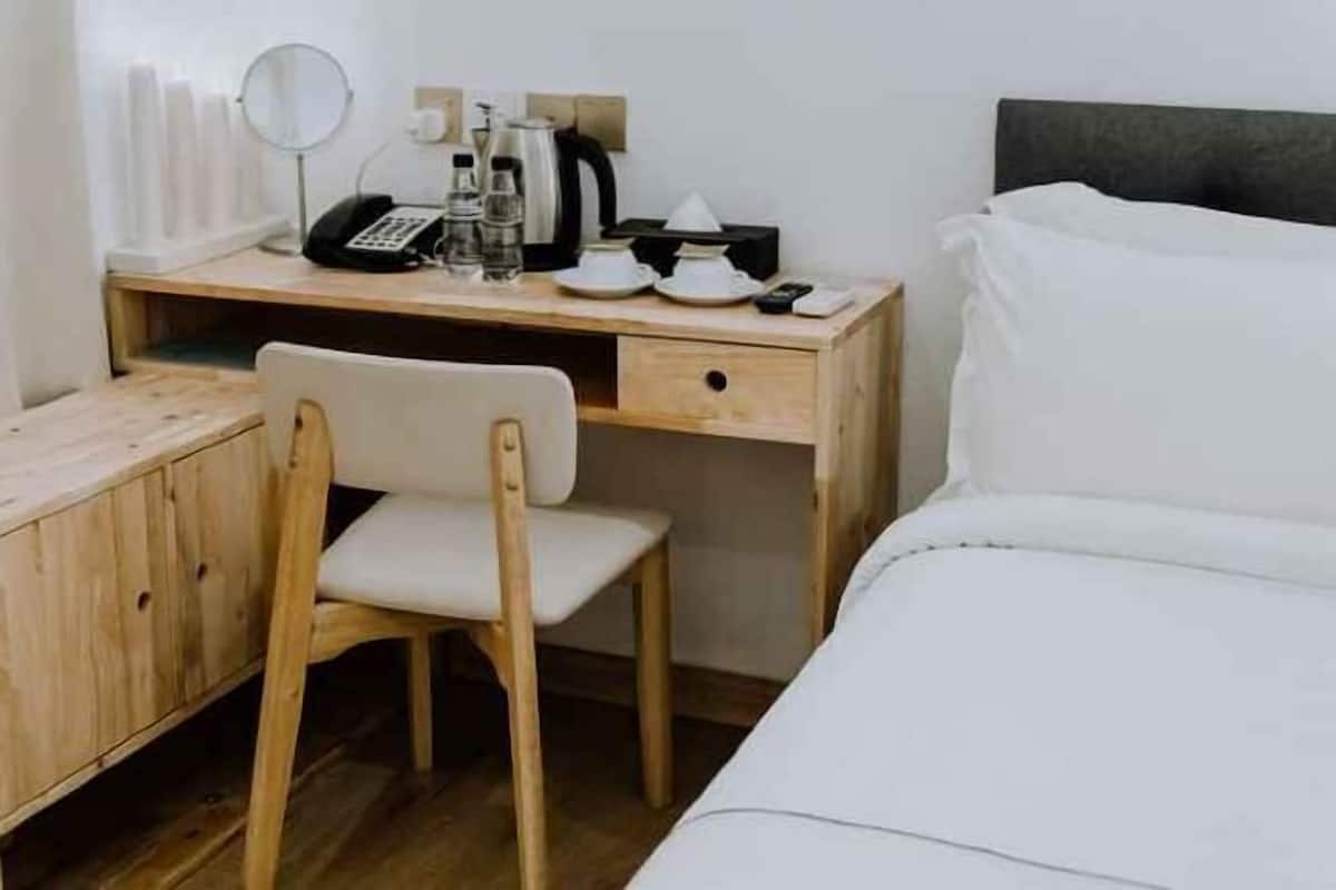 1 chambre, fer et planche à repasser, Wi-Fi gratuit, draps fournis