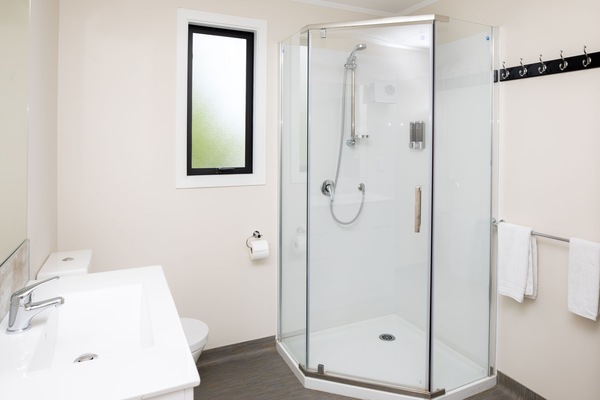 1 Bedroom | Bathroom
