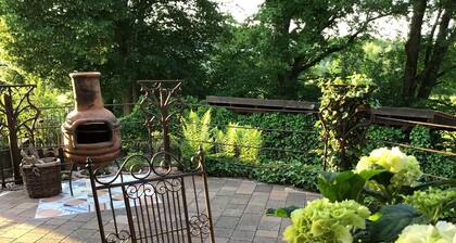 Le mignon. Small, cozy apartment with large terrace in the countryside.