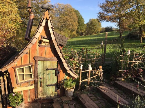 Le mignon. Kleine, gemĂŒtliche Ferienwohnung mit groĂer Terrasse im GrĂŒnen.