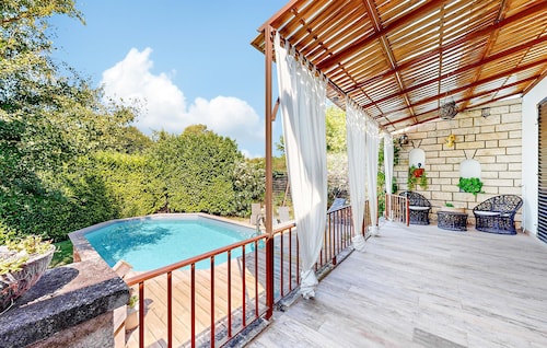 Cozy home in Lamotte Du Rhone