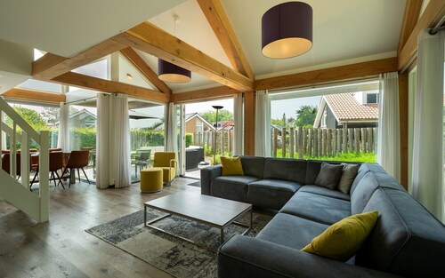 Zonnedorp 13 Villa rannalle Pohjanmerelle